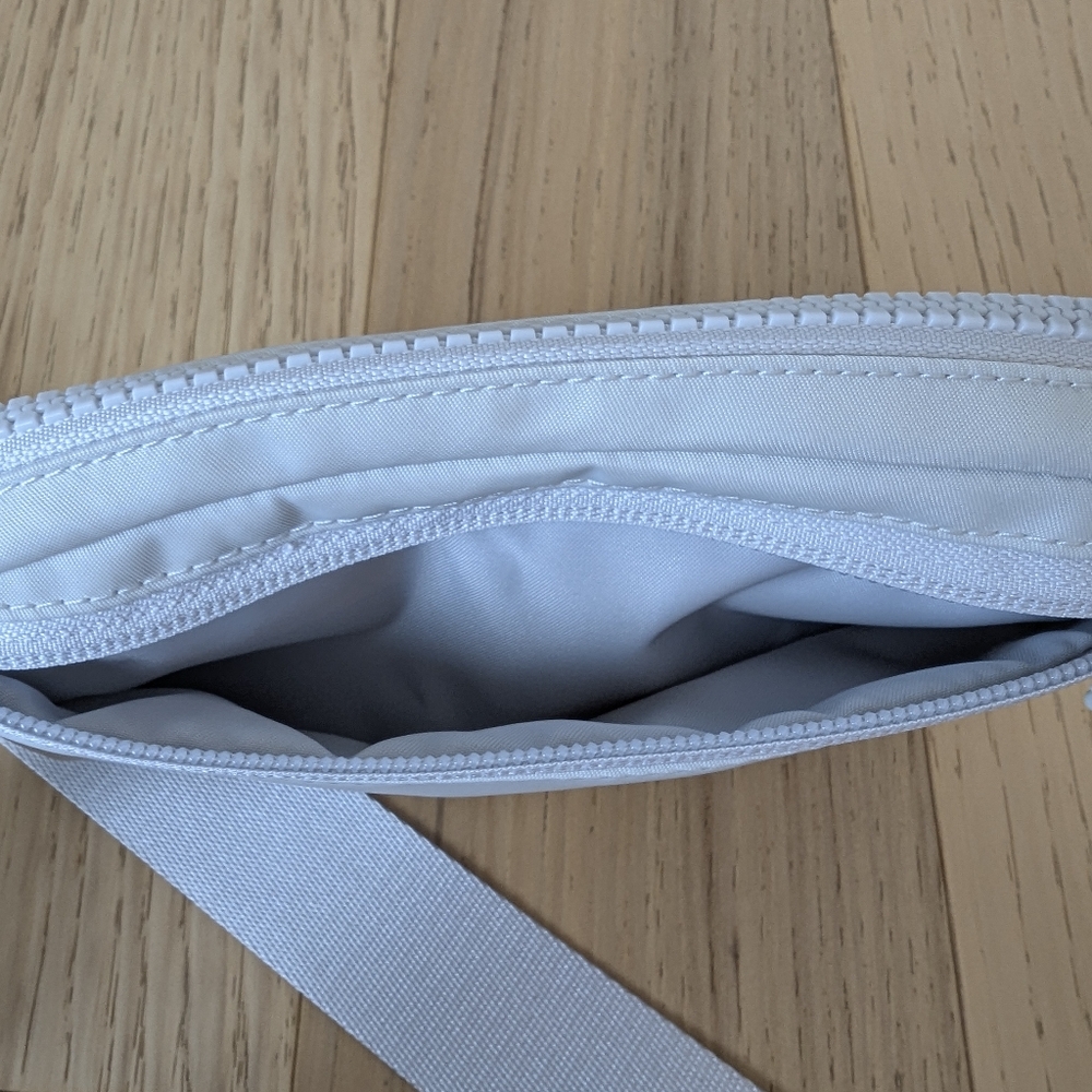 Lululemon Everywhere Belt Bag, 1L Grey Silver - Picture 5 of 12